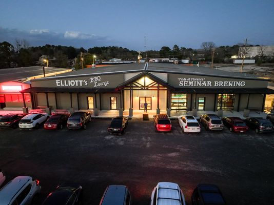 Elliott's BBQ Lounge by null