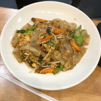 Mai's Deli - Thai Pad See Ew - Delis Near Me - Appleton, Wisconsin
