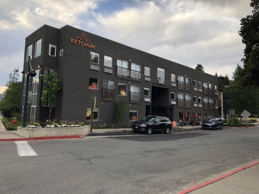 Hotel Ketchum by null