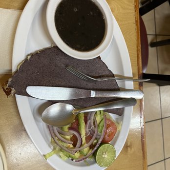 La Oaxaqueña - Quesadilla de Maíz Azul. - Mexican Near Me - Tijuana, BCN