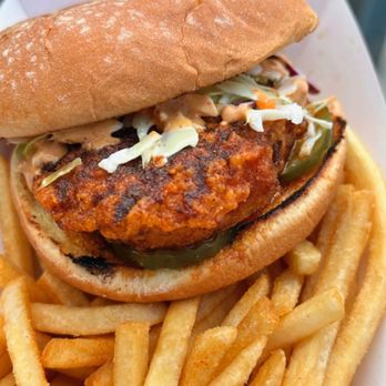 High End Comida - Nashville combo - crispy chicken patty , coleslaw, pickles, rooster sauce, side of fries $13 - Burgers Near Me - Watsonville, California High End Comida - Nashville combo - crispy chicken patty , coleslaw, pickles, rooster sauce, side of fries $13 - Burgers Near Me - Watsonville, California