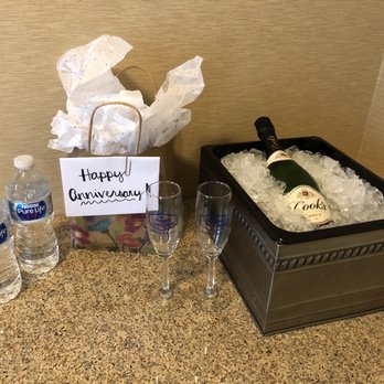 Hampton Inn & Suites Pittsburgh-Downtown - Gift from the staff - Hotels Near Me - Pittsburgh, Pennsylvania Hampton Inn & Suites Pittsburgh-Downtown - Gift from the staff - Hotels Near Me - Pittsburgh, Pennsylvania