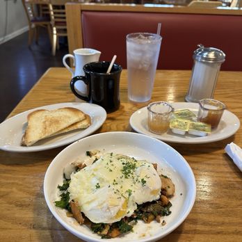 Crooked Tree Cafe - Smoked Turkey Hash - Cafes Near Me - Marietta, Georgia
