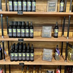 Country Heritage Winery & Vineyard - Lotsa wines