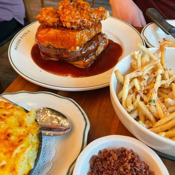 Maison Pickle - Hot Honey Chicken and Toast Maison Fries with Gruyere Fondue and Bacon Small Classique Mac - Cocktail Bars Near Me - New York, New York