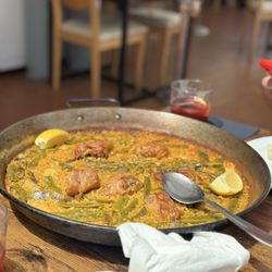 La Marcelina - Paella de conejo y pollo