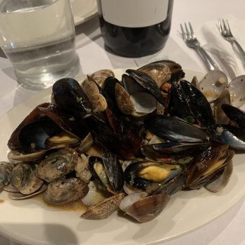 Patrizia's - Williamsburg - Clams - Pizza Near Me - Brooklyn, New York