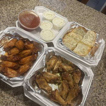 Submarinos Pizzeria - Garlic cheese bread wings (parm and honey hot) - Pizza Near Me - Glendale, Arizona Submarinos Pizzeria - Garlic cheese bread wings (parm and honey hot) - Pizza Near Me - Glendale, Arizona
