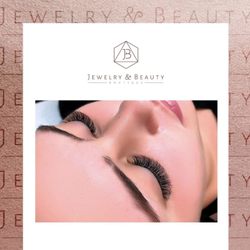 Jewelry & Beauty Boutique - Lash Volume Set
By Bianca Moraes