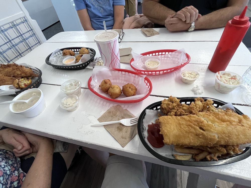 UNCLE ED’S FRONT PORCH Updated October 2024 27 Photos & 43 Reviews 116 Winthrop St