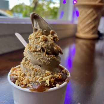 Niu Soft Serve - Hojicha soft serve with hot kulolo sauce and mac nuts, May 2024 - Desserts Near Me - Honolulu, Hawaii Niu Soft Serve - Hojicha soft serve with hot kulolo sauce and mac nuts, May 2024 - Desserts Near Me - Honolulu, Hawaii