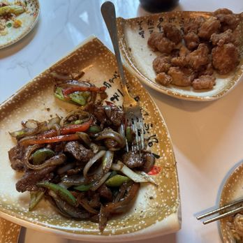 Dumpling The Noodle Kirkland - Black Pepper Steak and fried chicken - Chinese Near Me - Kirkland, Washington