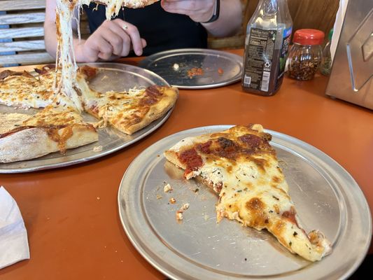 Mineo's Pizza House by null