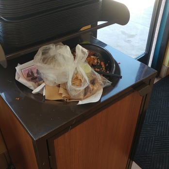 El Pollo Loco - Over flowing trash cans.... - Fast Food Near Me - Brea, California