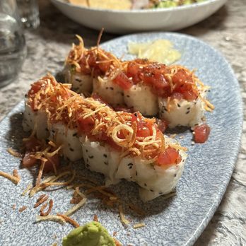 Earls Kitchen + Bar - New American Near Me - McLean, Virginia