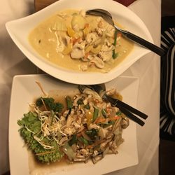 Thai Restaurant Thanaphon - Beides Hähnchen. Das helle ist die 83 und das dunklere die 78. Hat beides toll geschmeckt !