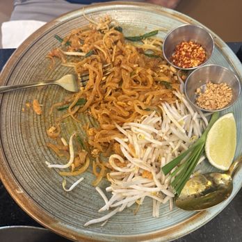 Le Kinaree Thai Eatery - Pad Thai - Thai Near Me - Chino Hills, California Le Kinaree Thai Eatery - Pad Thai - Thai Near Me - Chino Hills, California