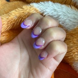 6 day old full set, lifting at the edge and cracking. 6 day old full set, lifting at the edge and cracking.