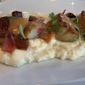 Besa - White Chocolate sauce scallops and polenta - New American Near Me - Detroit, Michigan Besa - White Chocolate sauce scallops and polenta - New American Near Me - Detroit, Michigan