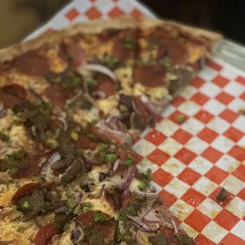 Cave City Pizza - Deluxe pizza without mushrooms - Pizza Near Me - Cave City, Kentucky Cave City Pizza - Deluxe pizza without mushrooms - Pizza Near Me - Cave City, Kentucky
