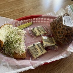 Beno's Deli