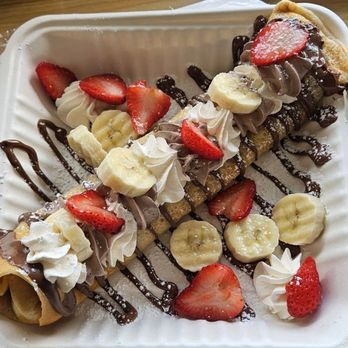 Mo' Sweets - Fan Favorite (Strawberry, Banana, Nutella Sauce, Powdered Sugar, Whipped Cream) - Creperies Near Me - Boone, North Carolina