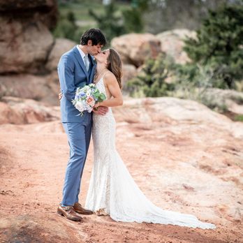 Willow Ridge Manor - Kiss on the Rocks - Venues & Event Spaces Near Me - Morrison, Colorado Willow Ridge Manor - Kiss on the Rocks - Venues & Event Spaces Near Me - Morrison, Colorado