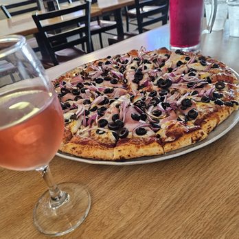 Round Table Pizza - Extra large with red onion, ham, olives, Extra sauce and Extra cook time. - Pizza Near Me - Fullerton, California