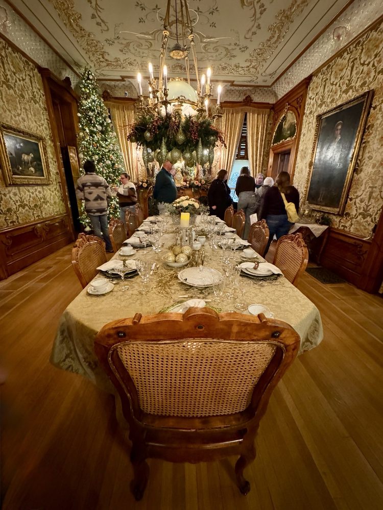 The Captain Frederick Pabst Mansion - wedding in Milwaukee, WI