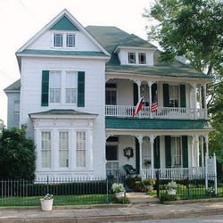 Wisteria Garden Bed & Breakfast - Wisteria Garden