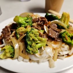 Dinner @Bo's Kitchen; 10/9/2024. I ordered, Beef Broccoli w/ChowFun, never ordered Beef Broccoli on Chowfun before, it was pretty Dang good!