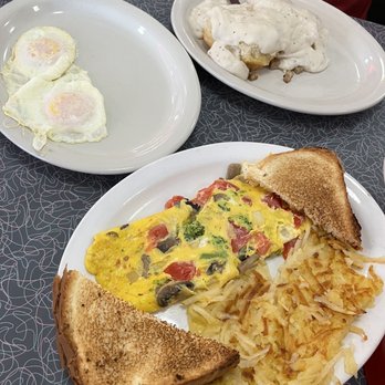 Hwy 441 Diner - Sausage and biscuits Garden omlette - Diners Near Me - Tavares, Florida Hwy 441 Diner - Sausage and biscuits Garden omlette - Diners Near Me - Tavares, Florida