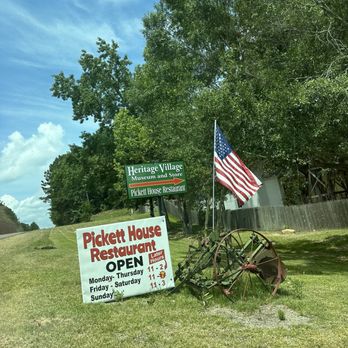 Pickett House - Sign by the road so you know where to turn - American Near Me - Woodville, Texas