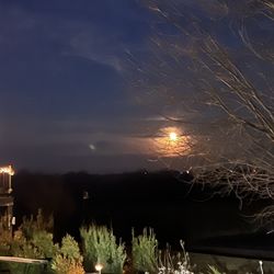 The Country Cabin - Full moon over the lake next to the restaurant.