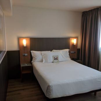 Hotel Maisonnave - Clean, serene, great view - Hotels Near Me - Pamplona, NA Hotel Maisonnave - Clean, serene, great view - Hotels Near Me - Pamplona, NA