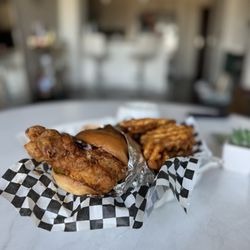 Chubby's Chickn - Hot Chick'n Sando Combo