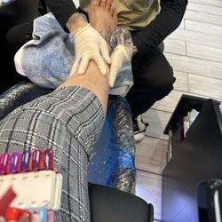 Le Beauty Salon - Pedi