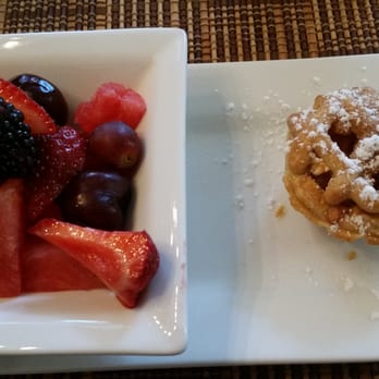 Ashton's Bed and Breakfast - Fresh fruit with homemade apple strudel. - Bed & Breakfast Near Me - New Orleans, Louisiana Ashton's Bed and Breakfast - Fresh fruit with homemade apple strudel. - Bed & Breakfast Near Me - New Orleans, Louisiana