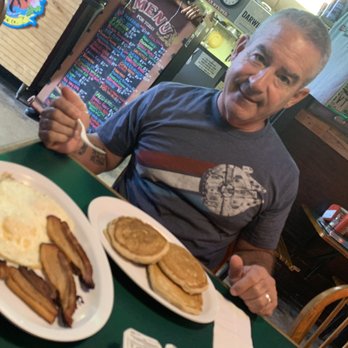 Hate Mondays Tavern - First time here and the food was amazing. Fluffiest pancakes I have ever had and best beef for hash. Definitely coming back - Barbeque Near Me - Miami, Florida