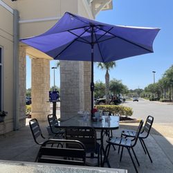 Hi Tulip Cafe - Outdoor Seating
