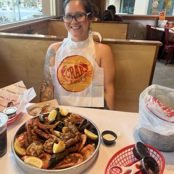 Crab N Spice - King Crab Shrimp Peeled Shrimp Headless Shrimp Snow Crab Corn Potatoes Sausage 8pcs - Seafood Near Me - Corona, California