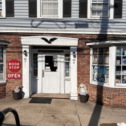 Ray & Judy's Book Stop