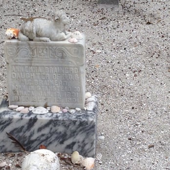 Chapel by the Sea-Captiva - Lizard on a baby's grave!! - Wedding Chapels Near Me - Captiva, Florida