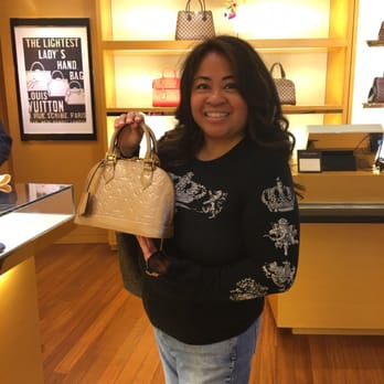 Rococo at Salon Republic - Rockin my new do at the Luis Vitton store, just a short walk from the Salon to 3rd Street Promenade, Santa Monica - Makeup Artists Near Me - Santa Monica, California
