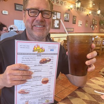 Danny's Place - The drinks are huge 32-oz - Barbeque Near Me - Carlsbad, New Mexico