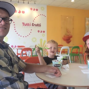 Frozen Oasis - Ice Cream & Frozen Yogurt Near Me - Long Beach, California