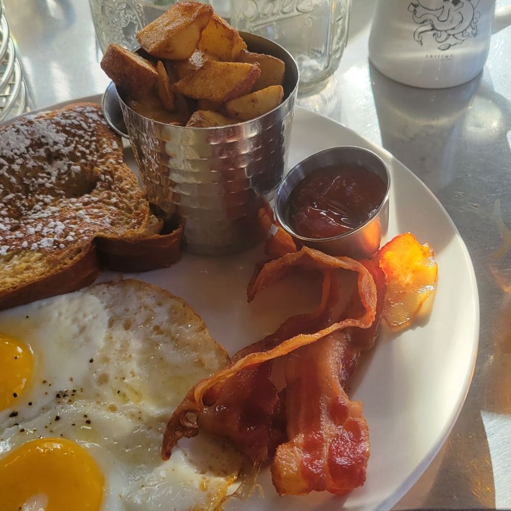 Skillet Diner - Capitol Hill - Big Bear Brekky with bacon and French Toast - Breakfast & Brunch Near Me - Seattle, Washington Skillet Diner - Capitol Hill - Big Bear Brekky with bacon and French Toast - Breakfast & Brunch Near Me - Seattle, Washington