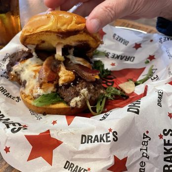 Drake's - St. Matthews - All B It Burger - American Near Me - Louisville, Kentucky Drake's - St. Matthews - All B It Burger - American Near Me - Louisville, Kentucky