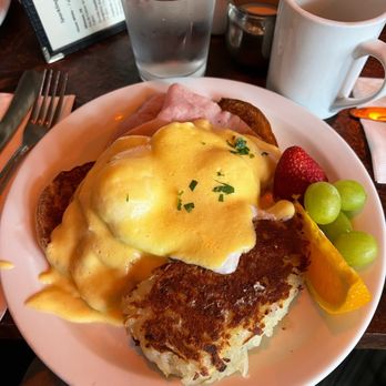 Cafe Du Berry - Eggs Benedict - French Near Me - Portland, Oregon Cafe Du Berry - Eggs Benedict - French Near Me - Portland, Oregon