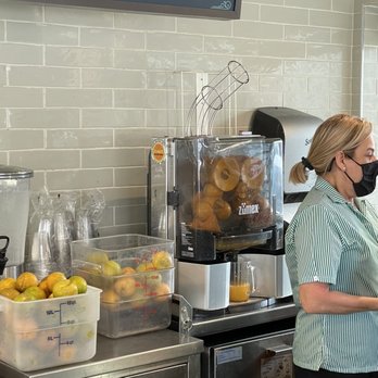 Versailles Bakery - Automatic OJ Maker - This slashes through oranges nice and quick - Bakeries Near Me - Miami, Florida Versailles Bakery - Automatic OJ Maker - This slashes through oranges nice and quick - Bakeries Near Me - Miami, Florida